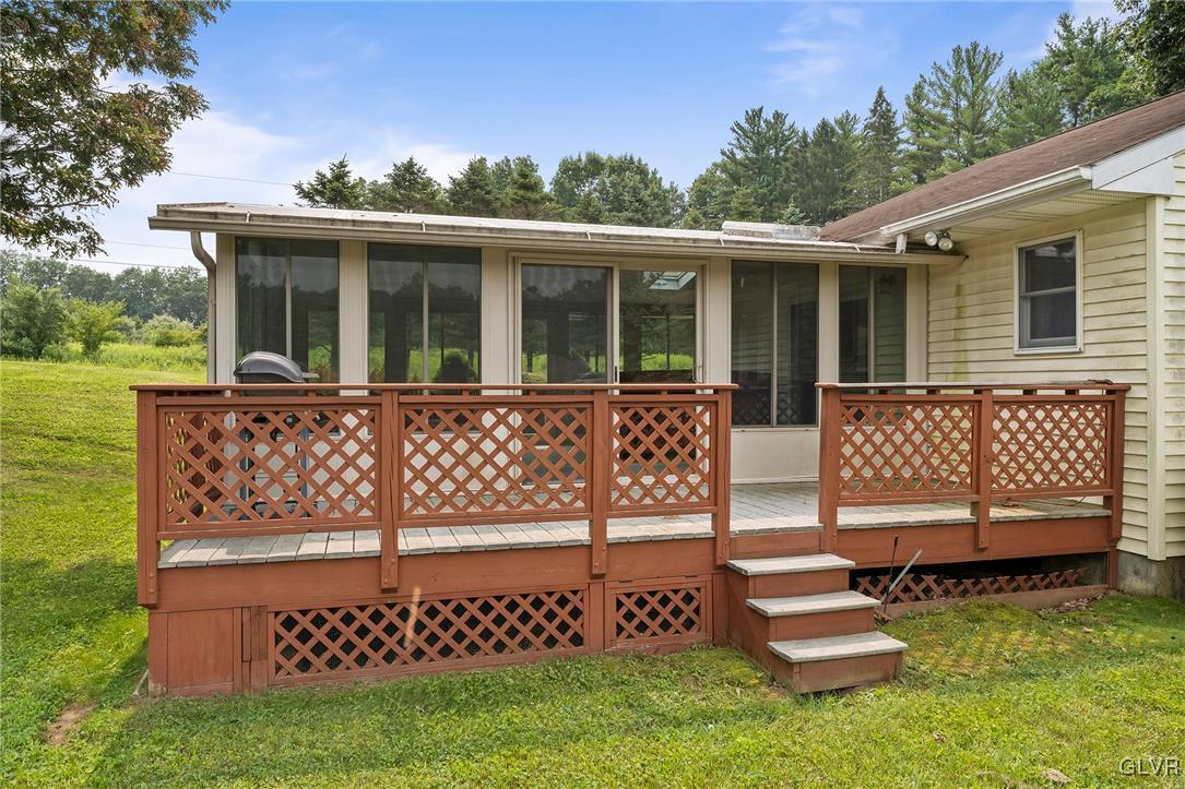 604 Martz Road Stroudsburg, PA 18360 - Photo 3 of 31