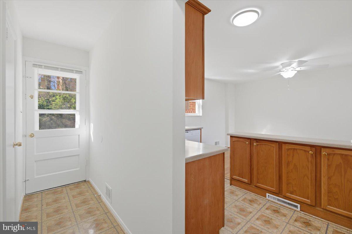 5039 8th Road South Arlington, VA 22204 - Photo 14 of 35