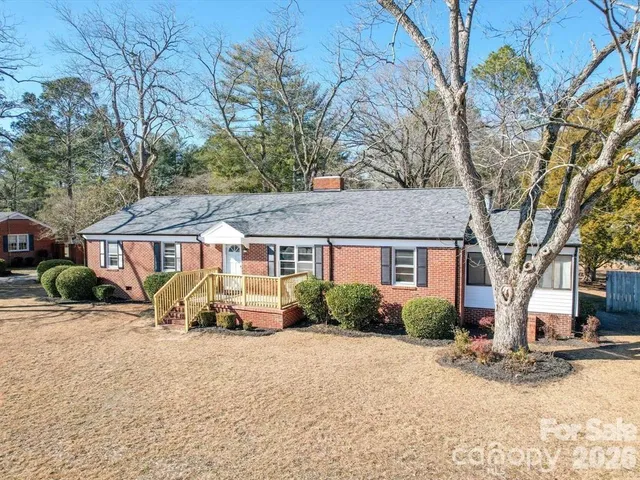 $335,000 | 2228 West Market St Extension, Cheraw, SC 29520