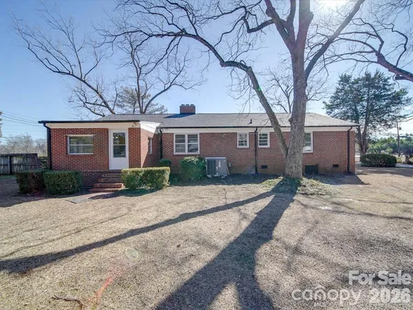 front view of house with a yard