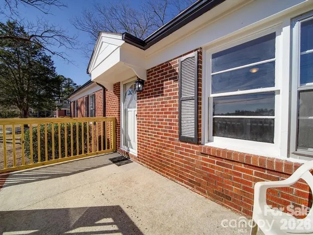 $335,000 | 2228 West Market St Extension, Cheraw, SC 29520