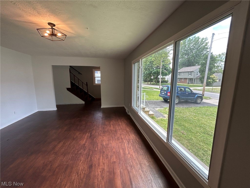 3007 Ripley Road Cleveland, OH 44120 - Photo 3 of 33