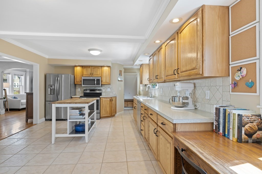 238 Ashcroft Road Medford, MA 02155 - Photo 5 of 25 Gallery Image 5