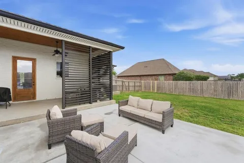 $355,000 | 4094 Camryn Road, Lake Charles, LA 70611