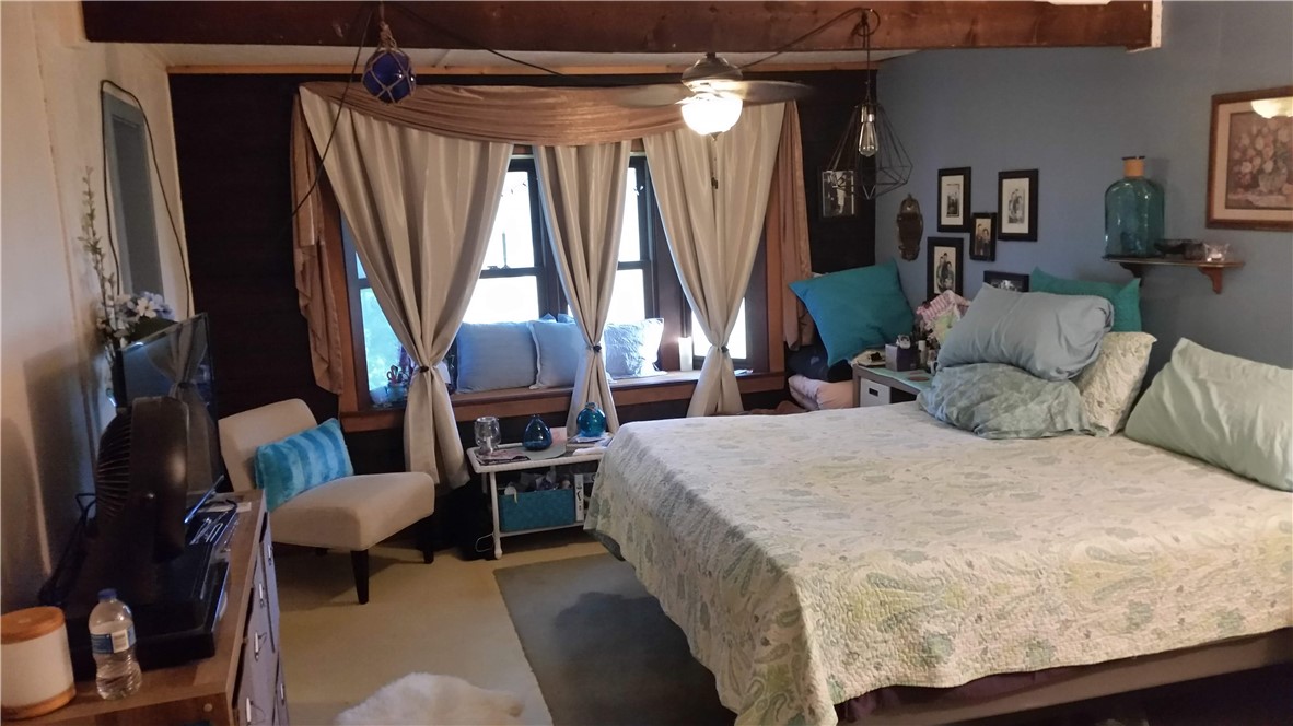 12212 County Road 1336 Sinton, TX 78387 - Photo 3 of 15 a bed room with a bed and a chair