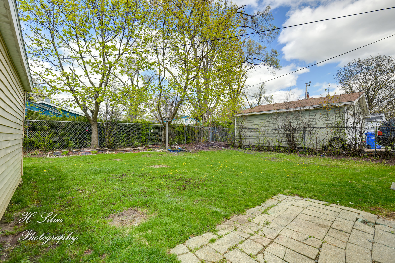 1516 Pawnee Road Carpentersville, IL 60110 - Photo 12 of 12 a view of a backyard with a garden