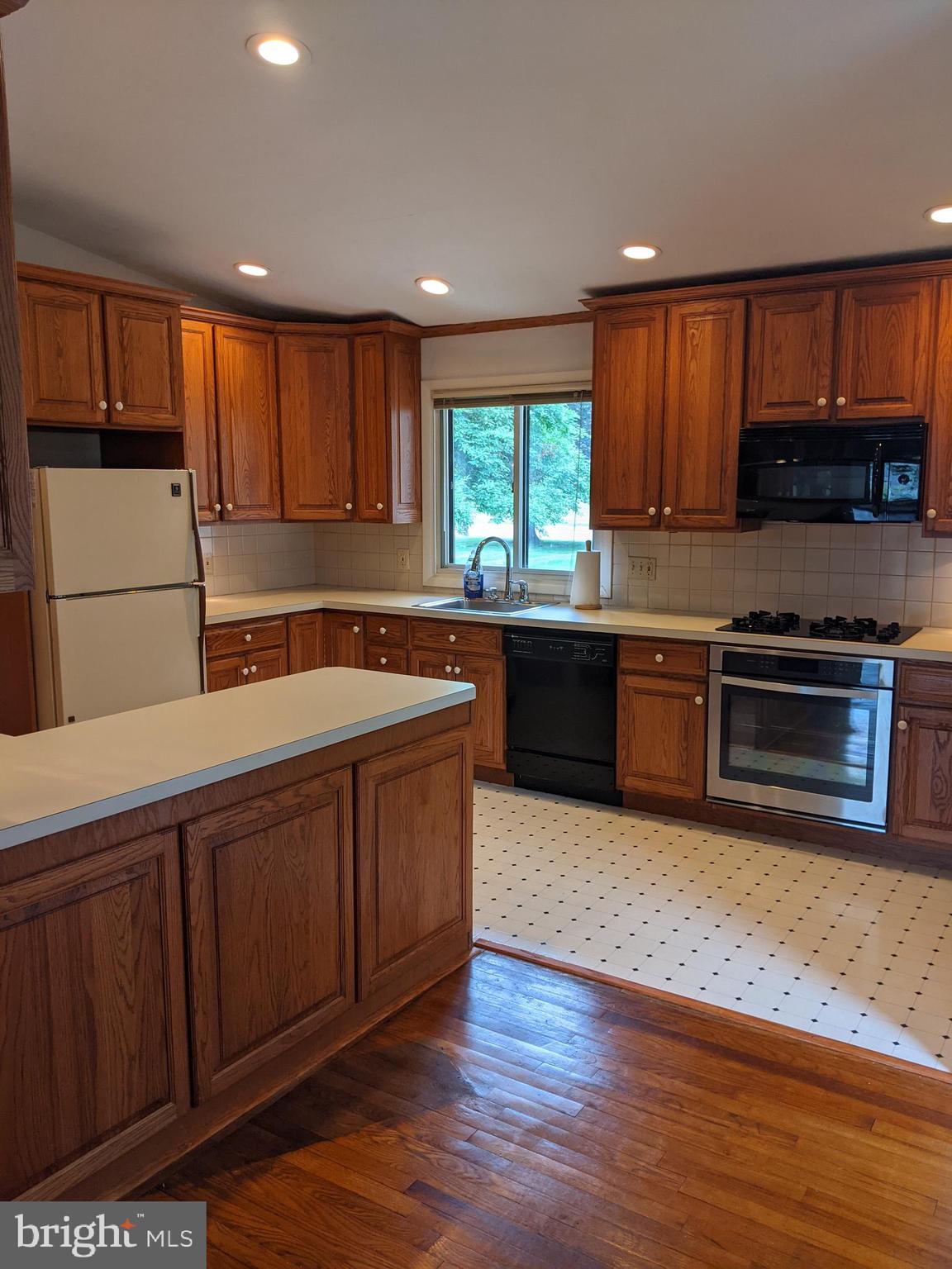 134 Bull Run Road Ewing, NJ 08638 - Photo 3 of 43