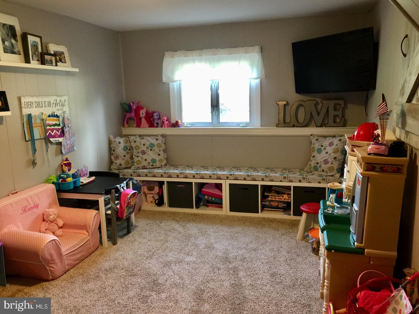 309 Magnolia Lane Riverside, NJ 08075 - Photo 11 of 25 Family Room