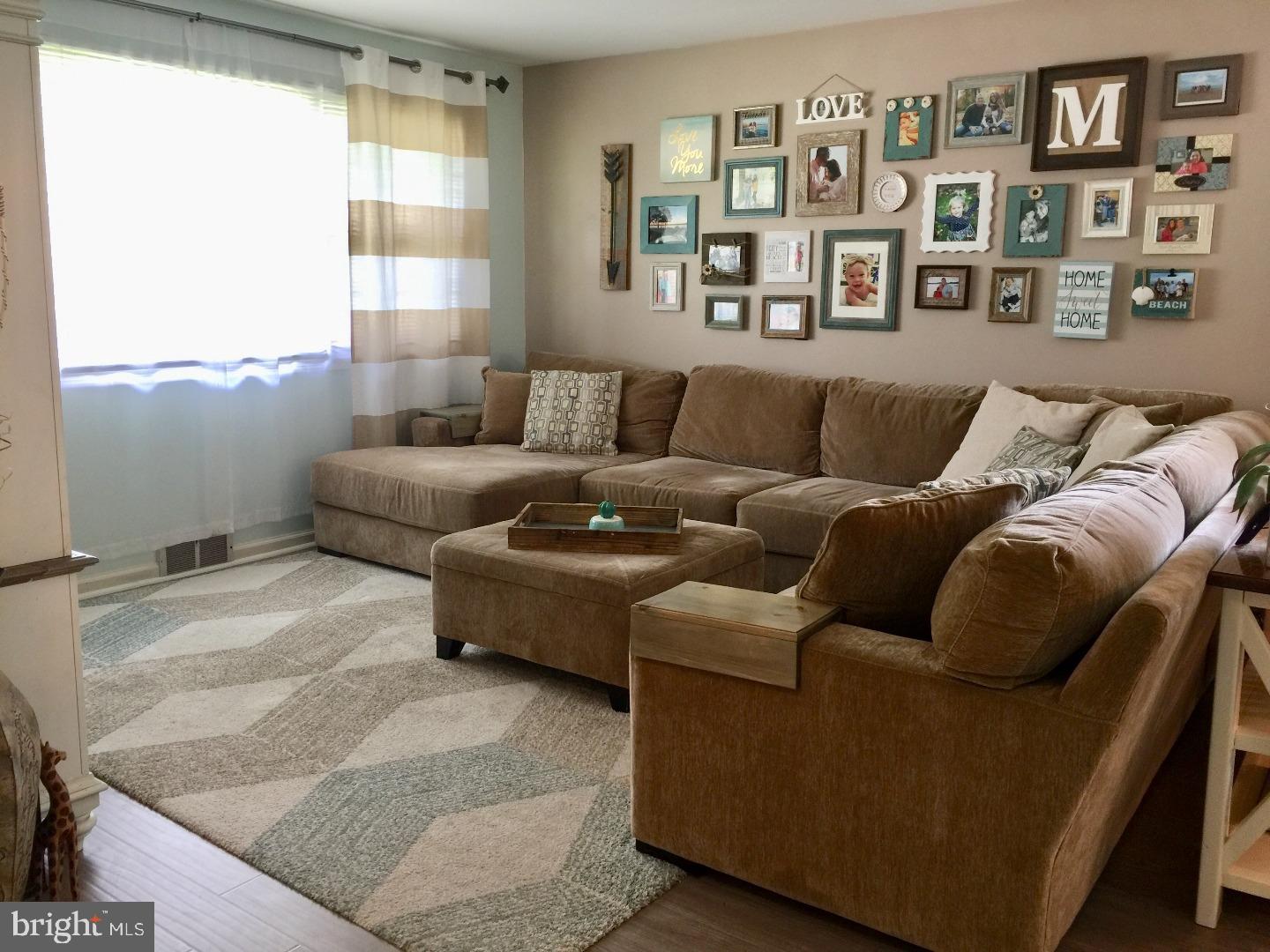 309 Magnolia Lane Riverside, NJ 08075 - Photo 3 of 25 Living Room
