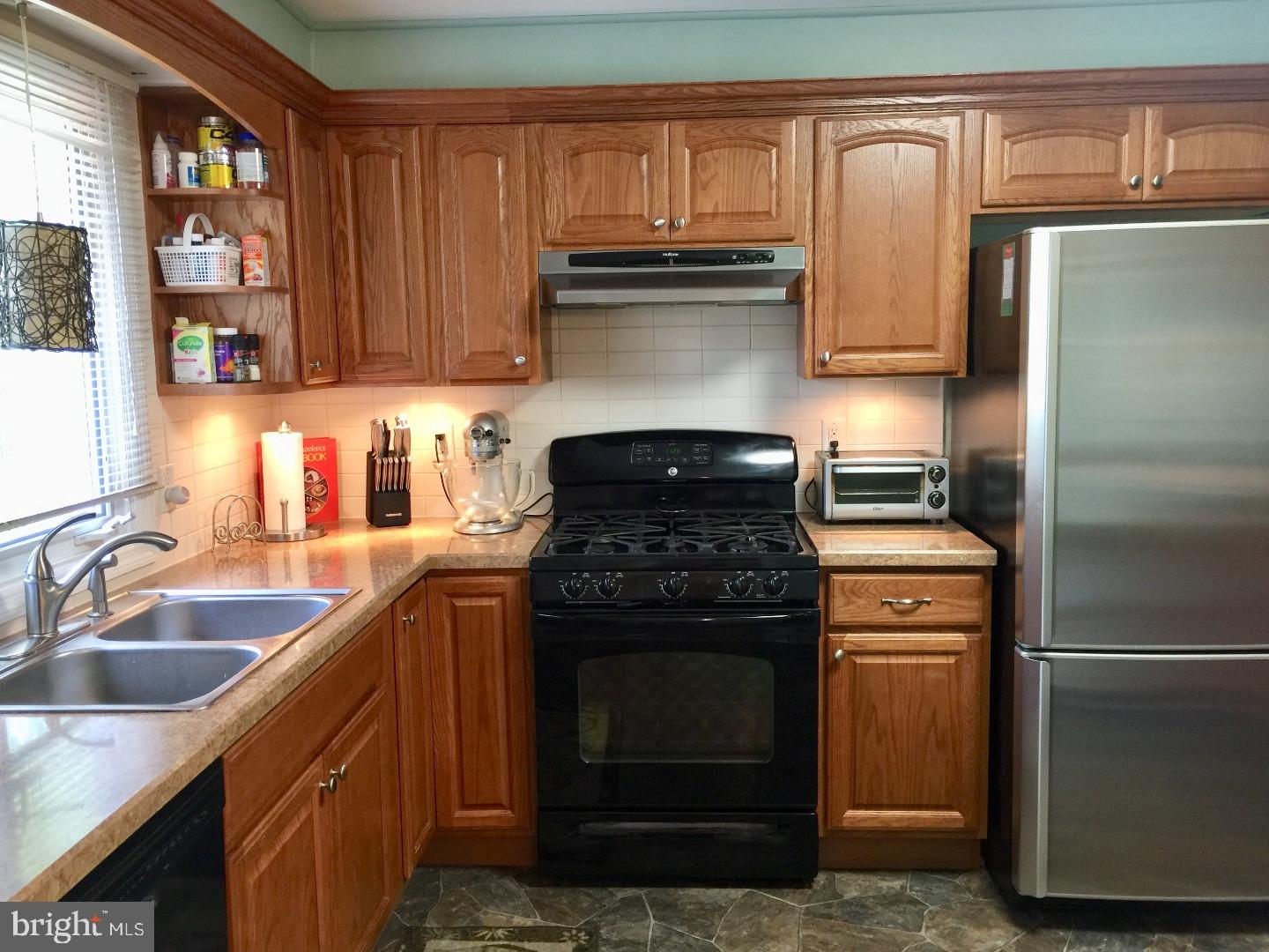 309 Magnolia Lane Riverside, NJ 08075 - Photo 7 of 25 Kitchen