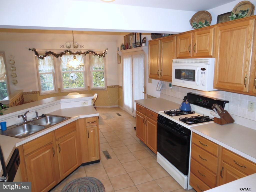 2825 Pilgrim Road York, PA 17406 - Photo 12 of 36 Gallery Image 12