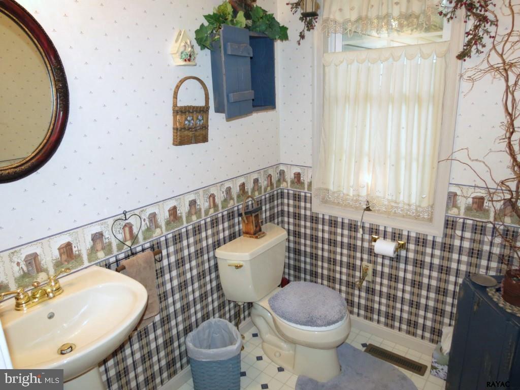 2825 Pilgrim Road York, PA 17406 - Photo 17 of 36 Gallery Image 17