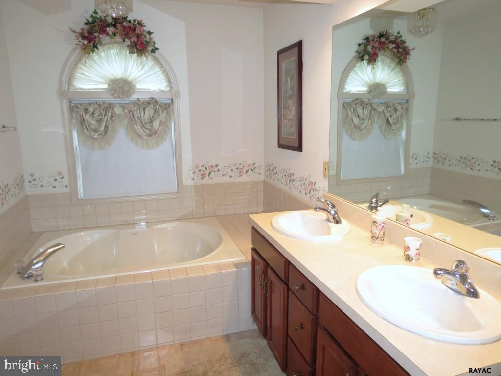 2825 Pilgrim Road York, PA 17406 - Photo 25 of 36 Gallery Image 25