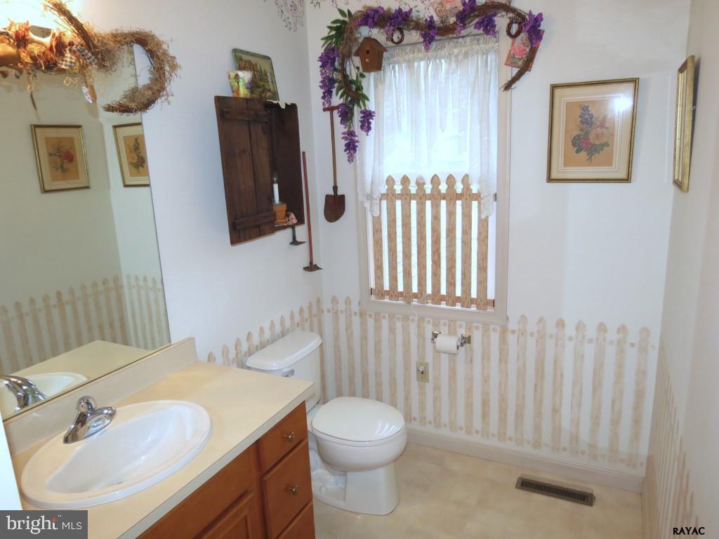 2825 Pilgrim Road York, PA 17406 - Photo 30 of 36 Gallery Image 30