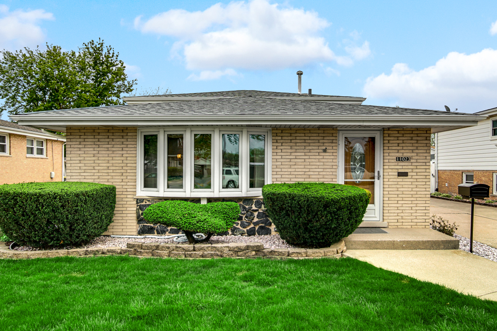 11023 Austin Avenue Chicago Ridge, IL 60415 - Photo 1 of 30 Gallery Image 1