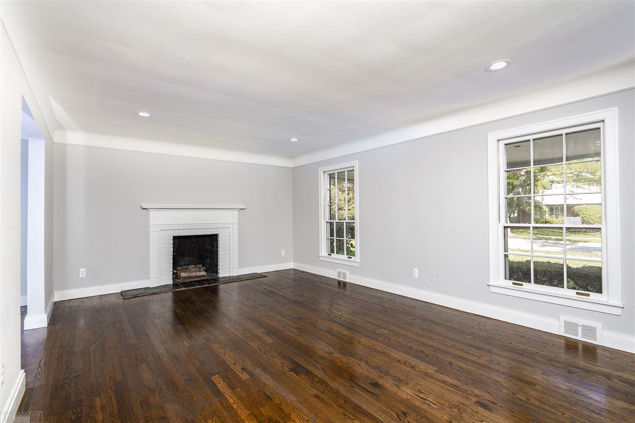 1083 Canterbury Road Grosse Pointe Woods, MI 48236 - Photo 7 of 38
