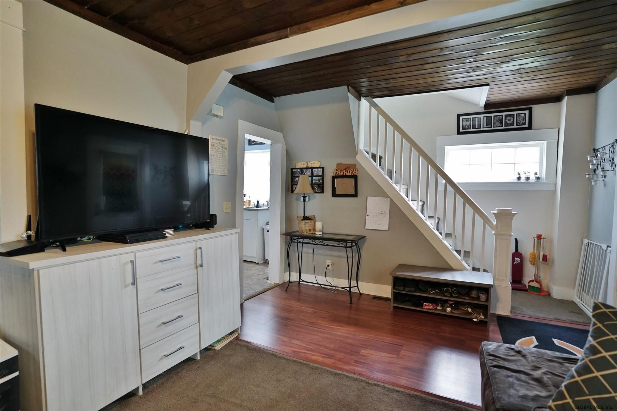 209 Clayton Road Schenectady, NY 12304 - Photo 4 of 31 Photo 6