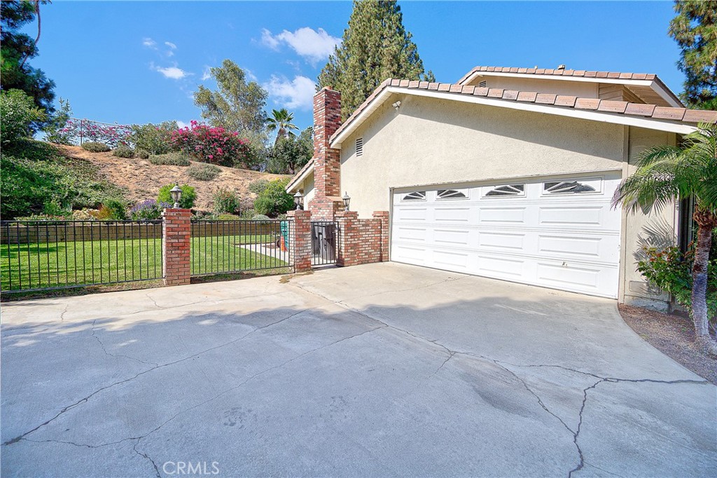 1230 Vía Vallarta Riverside, CA 92506 - Photo 5 of 63 Gallery Image 5