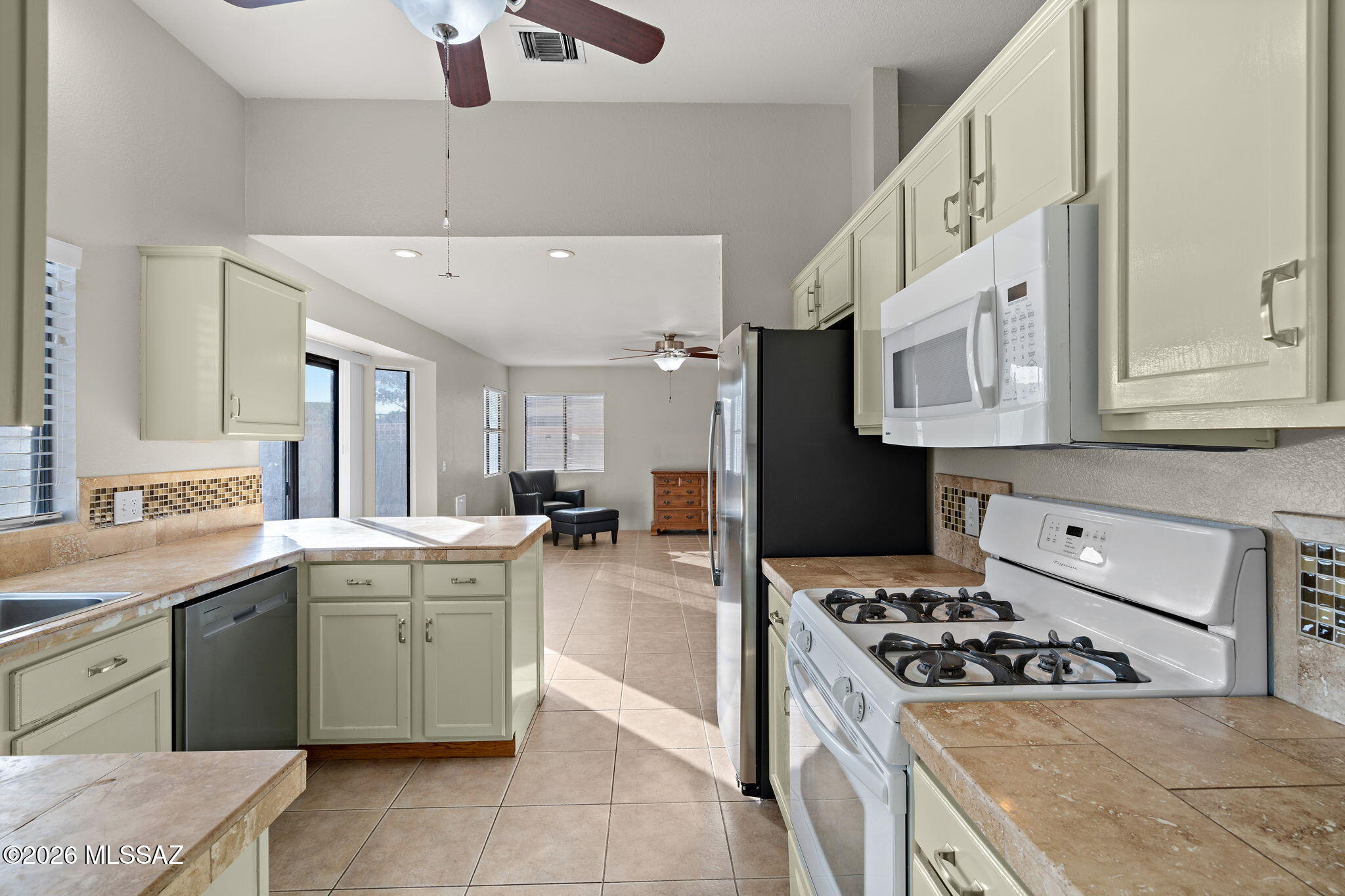 2663 West Fanbrook Road Tucson, AZ 85741 - Photo 14 of 36 Kitchen to Living Room