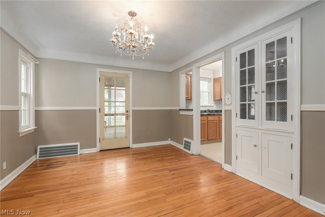 1148 Pennfield Road Cleveland, OH 44121 - Photo 8 of 32