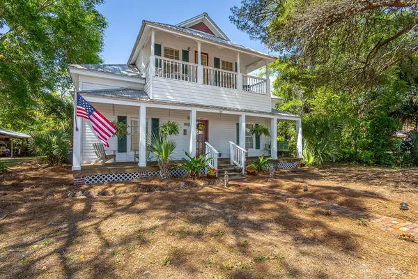 $424,500 | 100 14th Street, Apalachicola, FL 32320