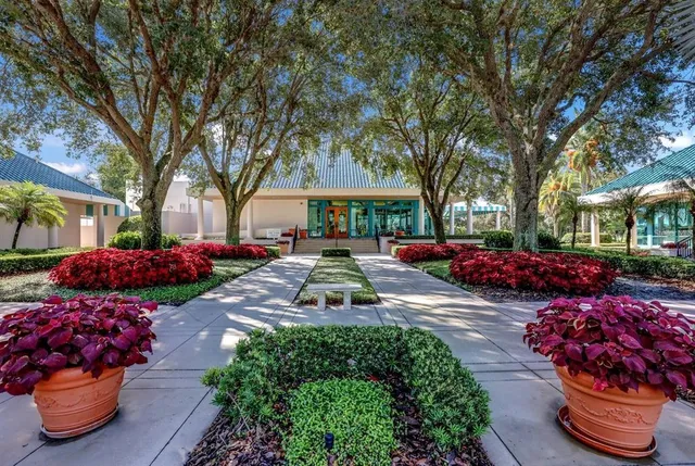 $565,000 | 7608 Whitebridge Glen, University Park, FL 34201