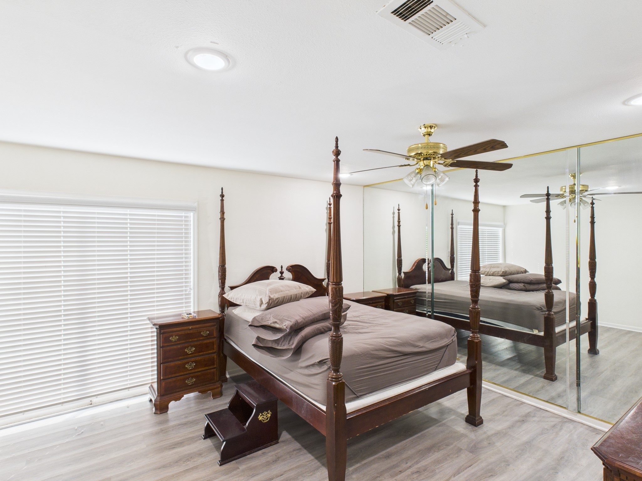 7611 Hopewell Lane Houston, TX 77071 - Photo 23 of 30 a bedroom with furniture and a window