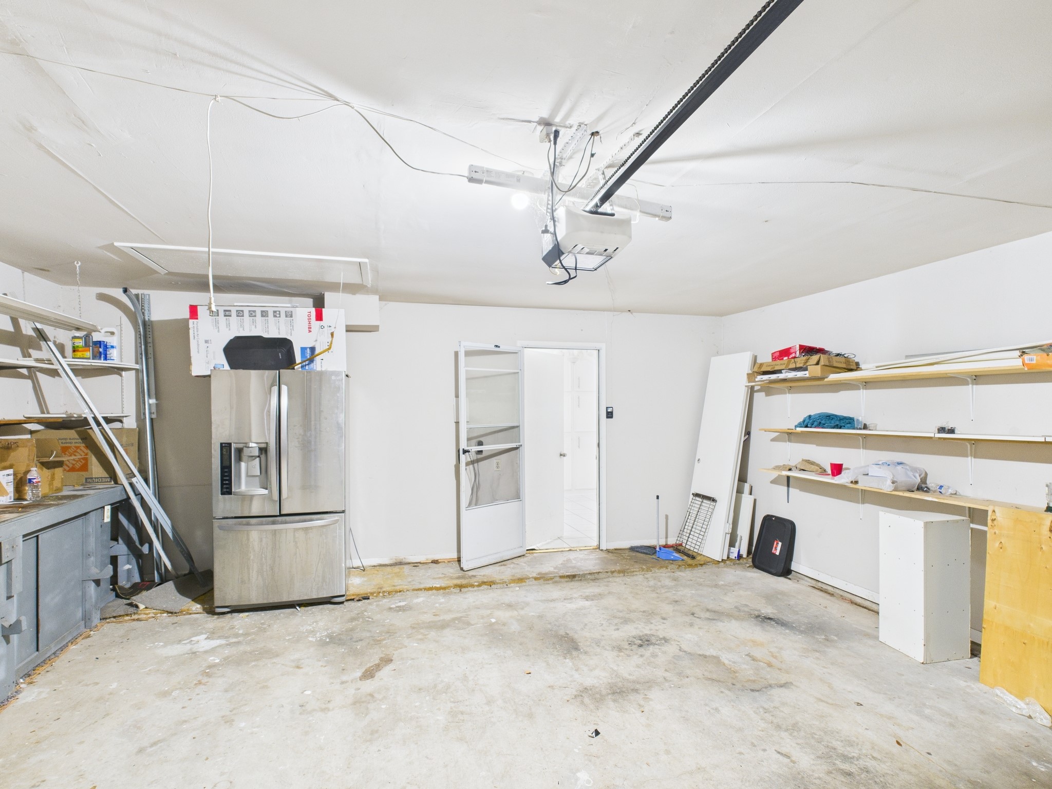 7611 Hopewell Lane Houston, TX 77071 - Photo 28 of 30 workspace with garage