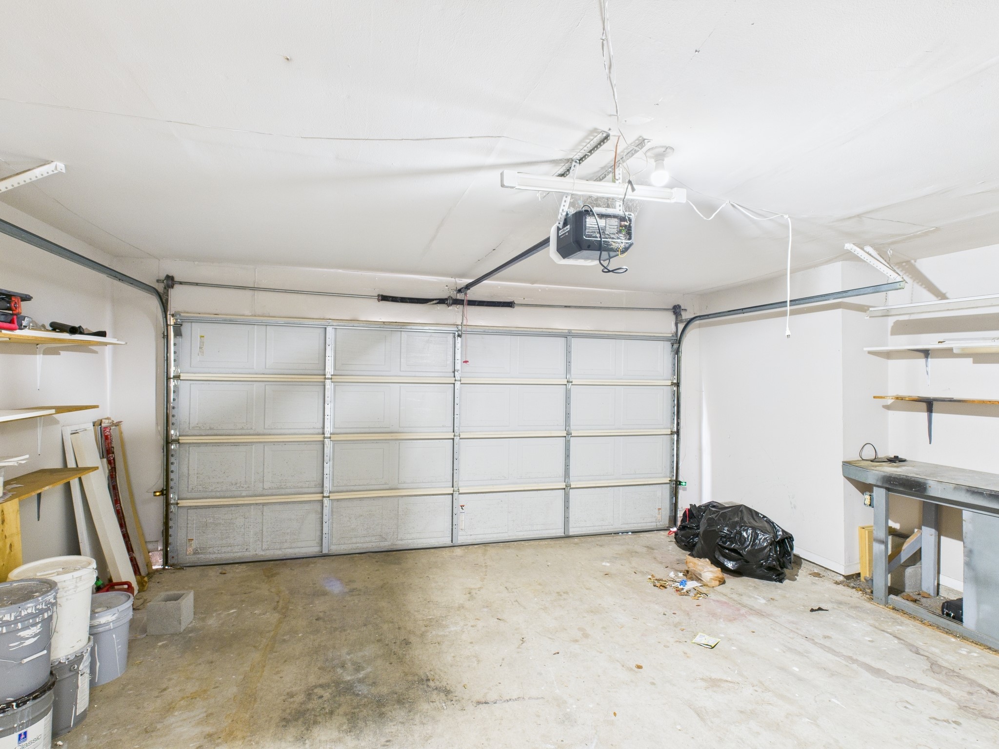 7611 Hopewell Lane Houston, TX 77071 - Photo 29 of 30 a view of a garage