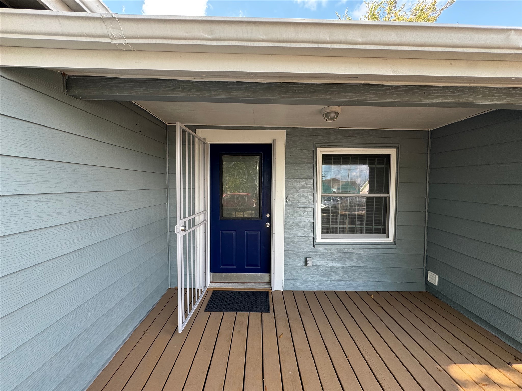 125 Pomeroy Street Pasadena, TX 77506 - Photo 5 of 19 a view of an empty room with wooden floor and a window