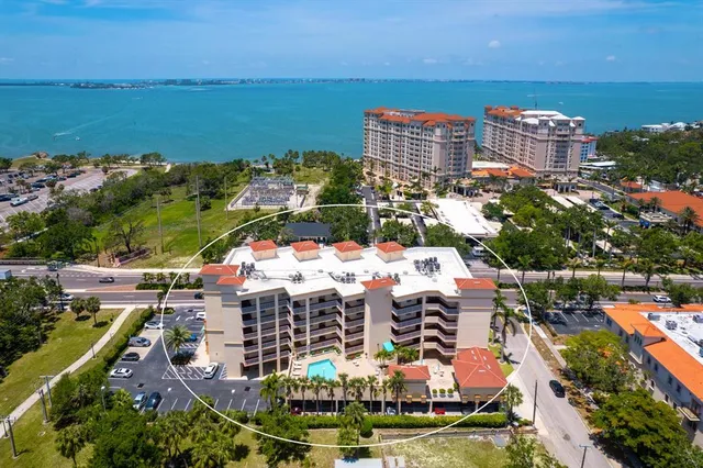 a picture of city view with lake view