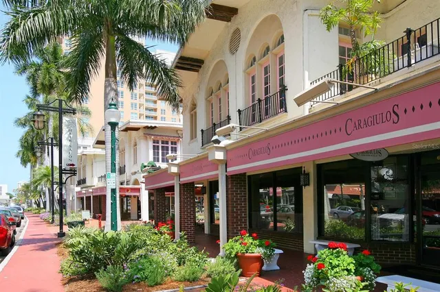 a sign that is on the side of a wall