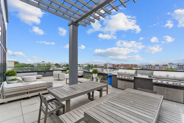 $2,425 | 250 Ave East, Unit 305, Bayonne, NJ 07002