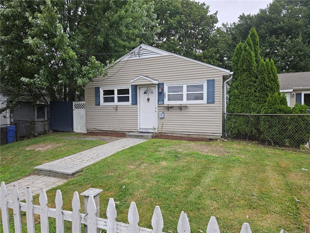 28 Ludlow Road Middletown, RI 02842 - Photo 3 of 13 Gallery Image 3