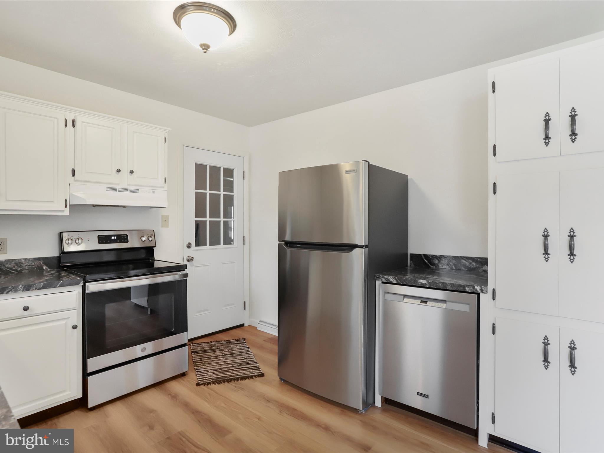 601 Overcash Road Chambersburg, PA 17202 - Photo 13 of 32 Kitchen has stainless appliances!