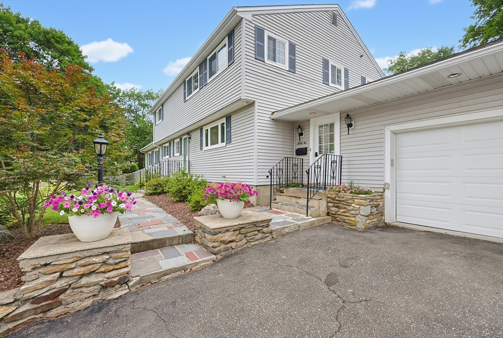 32 Falcon Street Worcester, MA 01603 - Photo 2 of 42