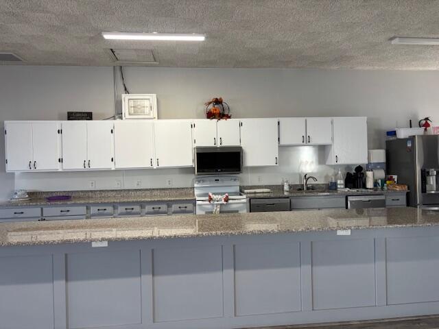 1225 North Dixie Downs Road, Unit 94 St. George, UT 84770 - Photo 29 of 31 Club House Kitchen