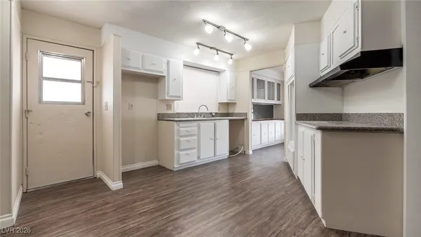 $1,900 | 3670 Estes Park Drive, Las Vegas, NV 89121