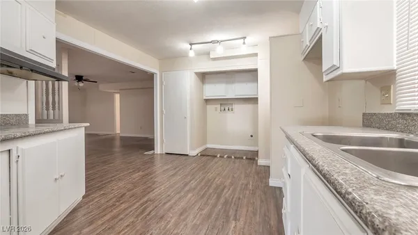 $1,900 | 3670 Estes Park Drive, Las Vegas, NV 89121