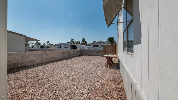 $1,900 | 3670 Estes Park Drive, Las Vegas, NV 89121