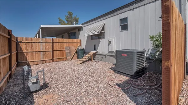 $1,900 | 3670 Estes Park Drive, Las Vegas, NV 89121