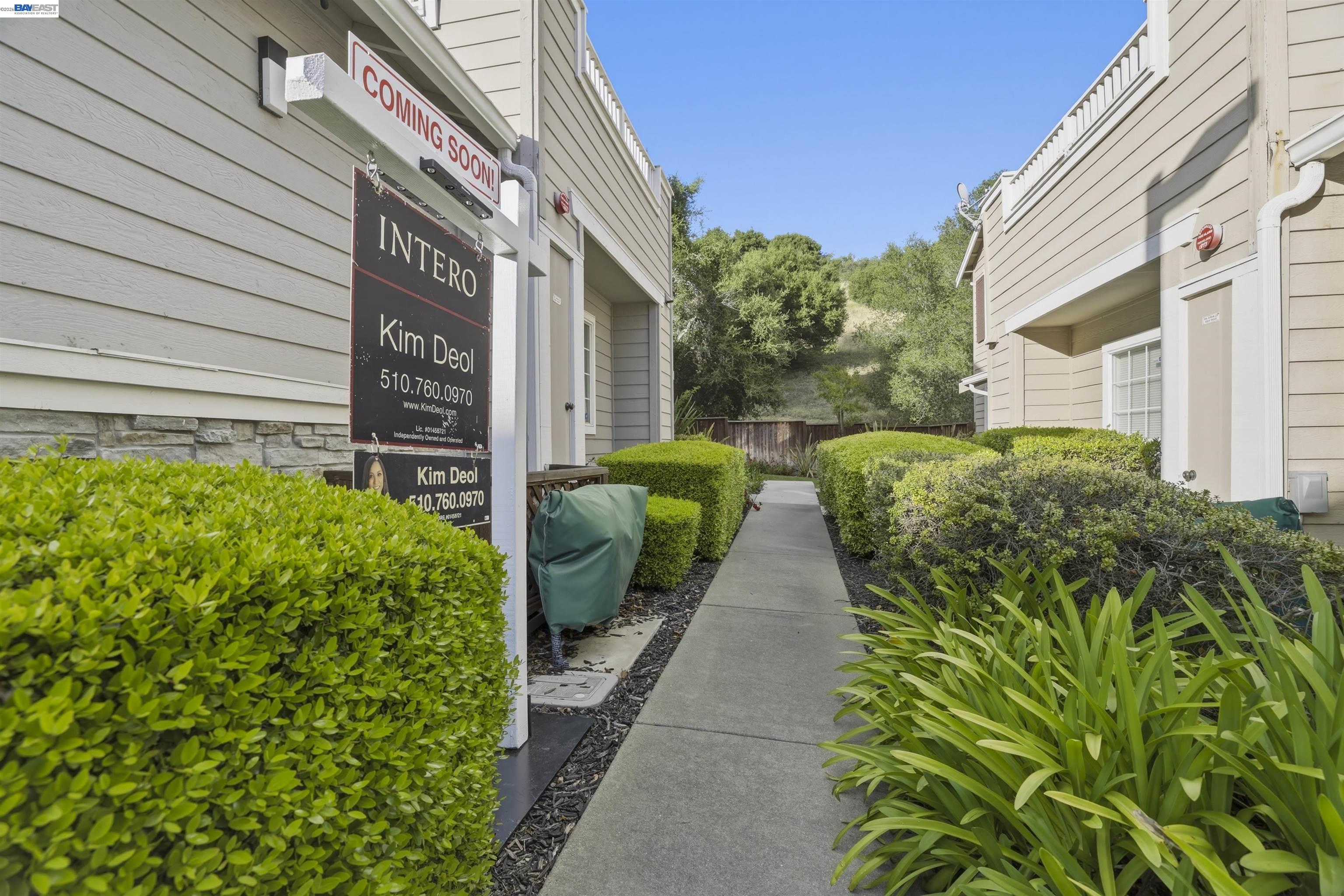 7445 Brigadoon Way Dublin, CA 94568 - Photo 3 of 50