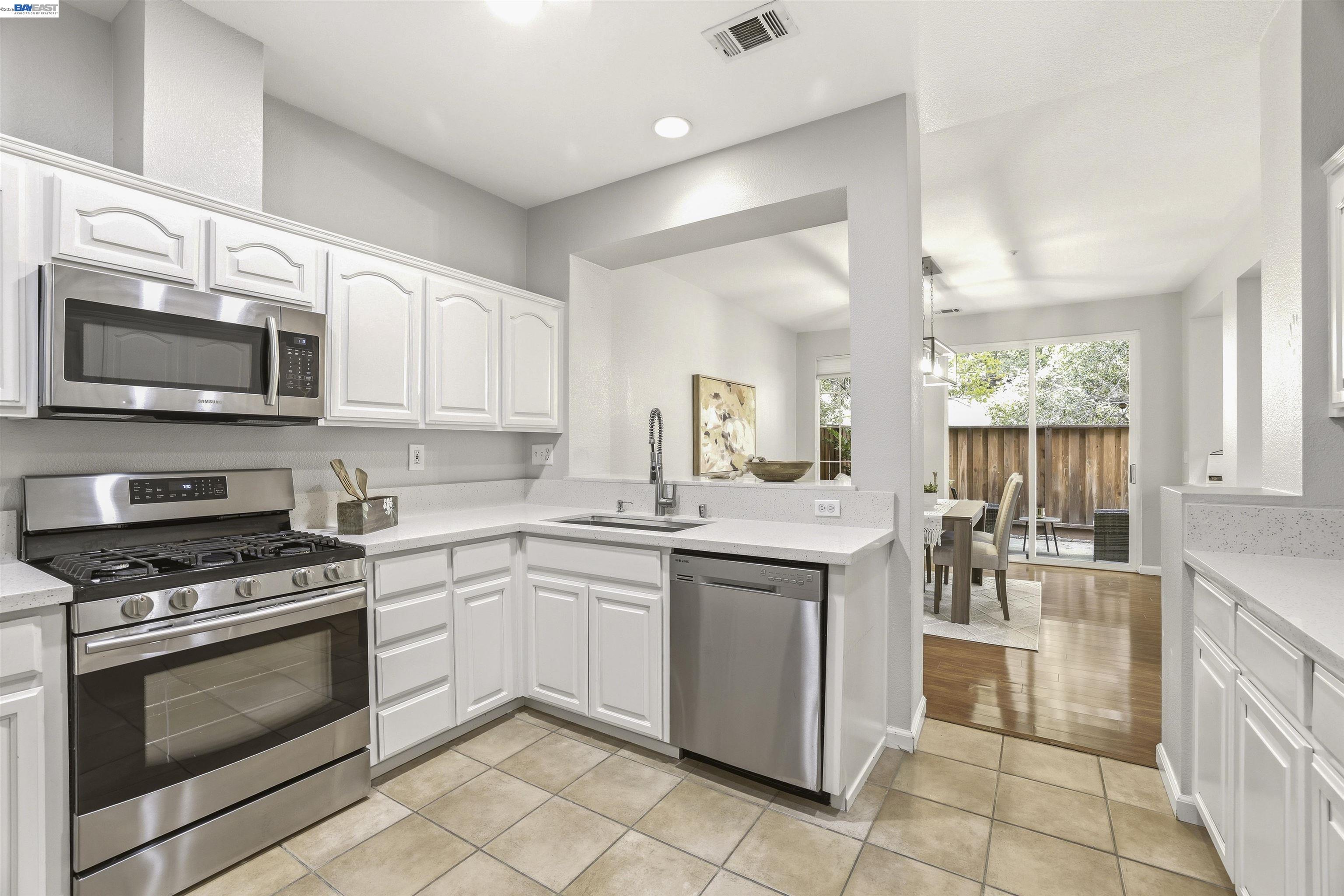 7445 Brigadoon Way Dublin, CA 94568 - Photo 6 of 50