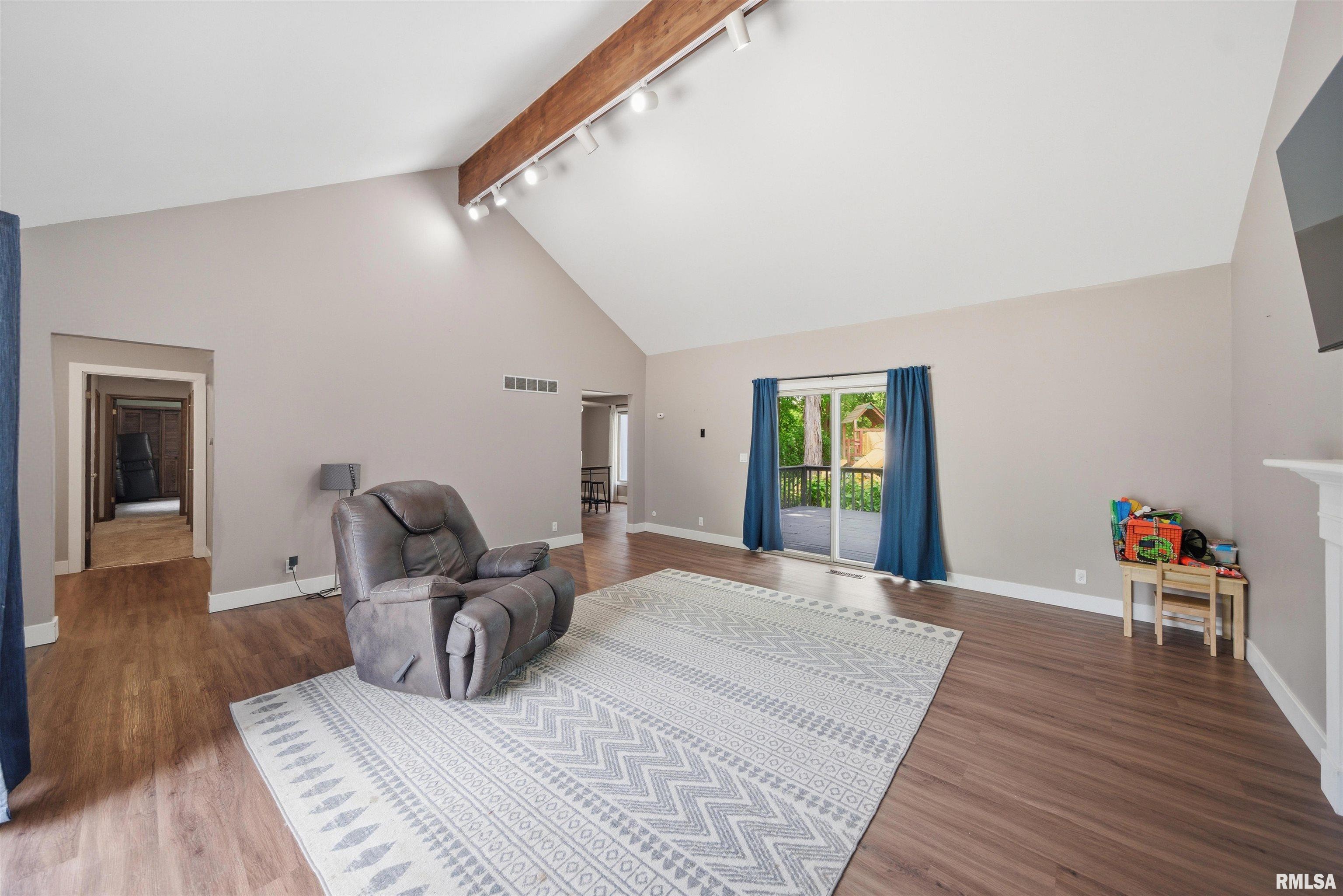 6229 North Post Oak Road Peoria, IL 61615 - Photo 4 of 56 Gallery Image 4