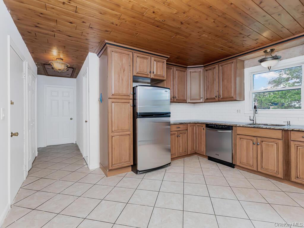 131 Huntsbridge Road, Unit 2 Yonkers, NY 10704 - Photo 11 of 17