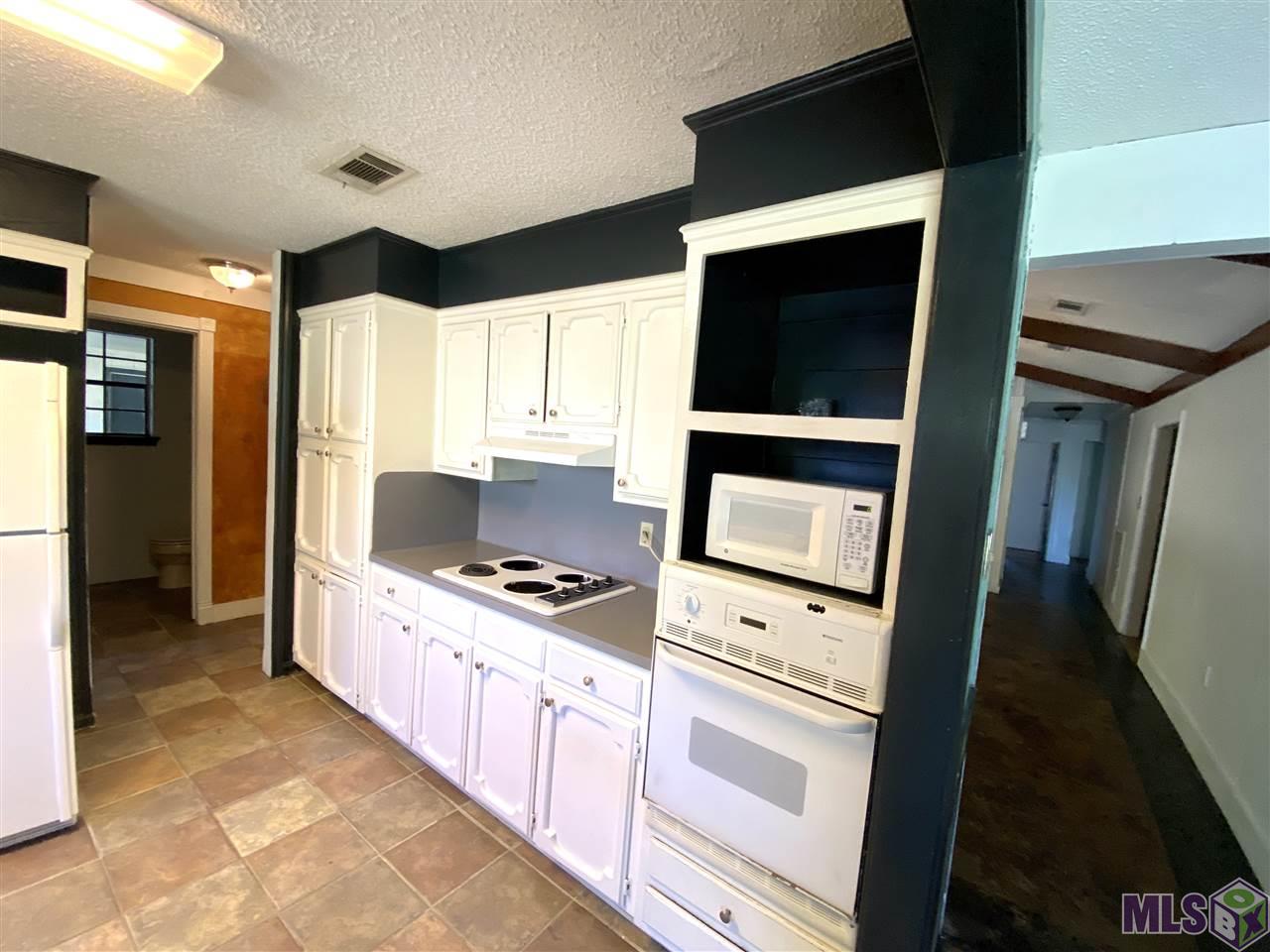13950 Woodland Ridge Avenue Baton Rouge, LA 70816 - Photo 8 of 29 kitchen