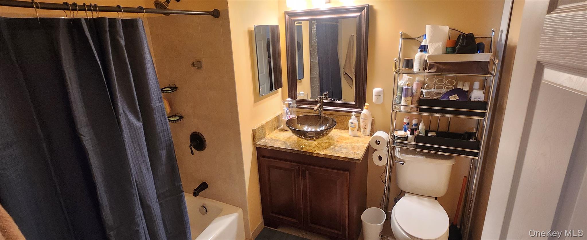 145 Regency Drive Fishkill, NY 12524 - Photo 32 of 43 Bathroom next to Bedroom