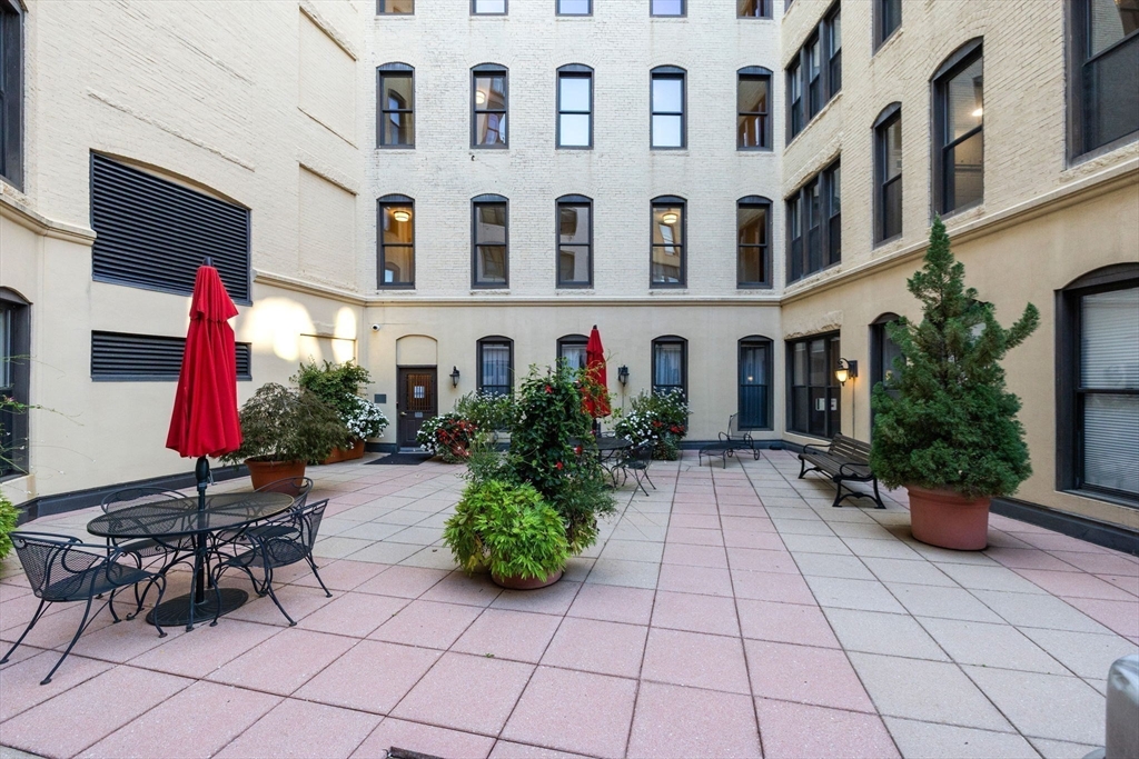 4 Charlesgate East, Unit 601 Boston, MA 02215 - Photo 30 of 33 a view of a building with sitting area