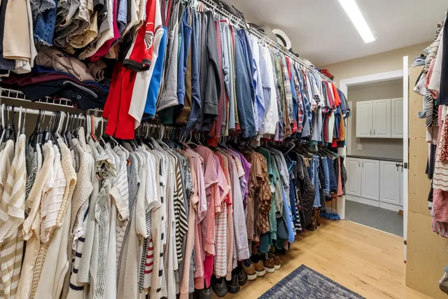 a picture of a room with a floor plan