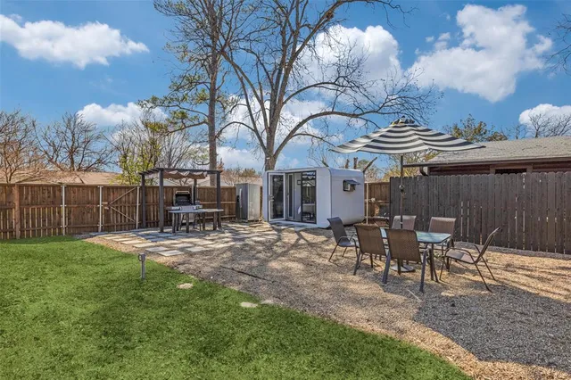 a view of a house with backyard and sitting area